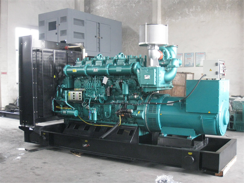 东方200KW 柴油发电机的油耗是多少?