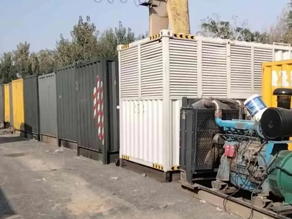 东方200KW柴油发电机机组每小时油耗是多少？